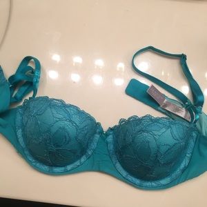 Victoria’s Secret Push Up Lace Bra 34b